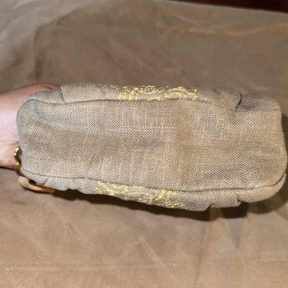 Victoria Secret taupe canvas w/goldtone hardware zip around wristlet NWOT - Picture 12 of 14